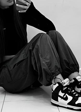 Жіночі чорні трендова штани карго з кишенями на затяжках 20244 фото