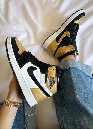 Женские кроссовки nike air jordan 1 retro patent gold toe черного с золотыми цветами