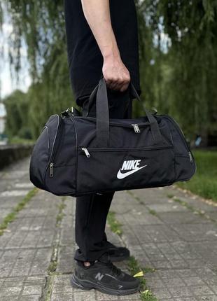 Небольшая спортивная дорожная черная сумка nike9 фото