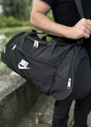 Небольшая спортивная дорожная черная сумка nike8 фото
