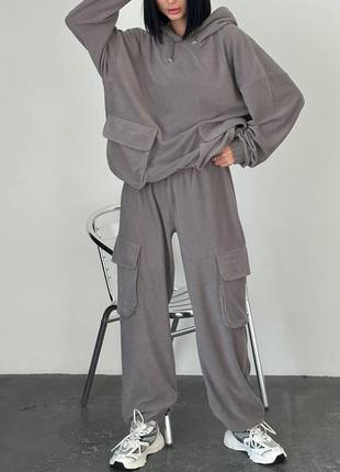 Вельветовий костюм з накладними кишенями худі оверсайз подовжений штани вільні комплект сірий бежевий чорний джогерри толстовка спортивний трендовий