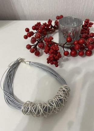 Колье с металлическим элементом