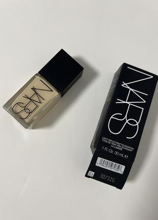 Тональний крем nars light reflecting advanced skincare foundation siberia l0 - very light with warm undertones standart natural