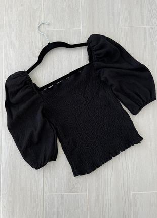Черная укороченная блуза-жатка с рукавами-оборками от hm