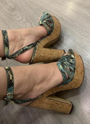 Босоніжки шкіра натуральна vince camuto 39-50 розміри
