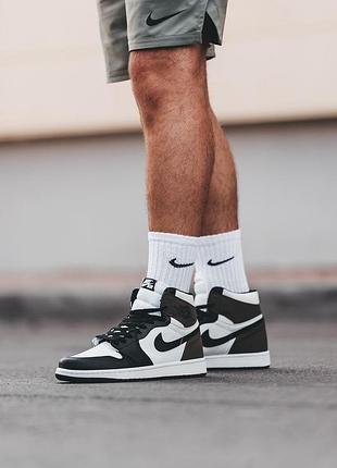 Чоловічі кросівки nike air jordan 1 retro dark mocha білого з чорним та коричневим кольорів