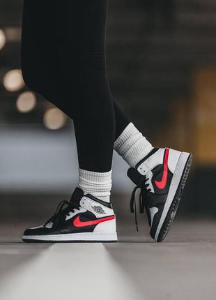 Жіночі кросівки nike air jordan 1 retro white black red білого з чорним та червоним кольорів