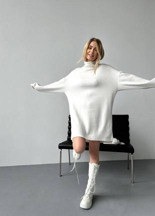 Тёплое платье свитер туника с воротником под горло из ангоры свободное платье оверсайз с разрезами серое бежевое молочное вязанное5 фото