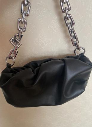 Стильна сумка з важкою цепкою в стилі bottega3 фото