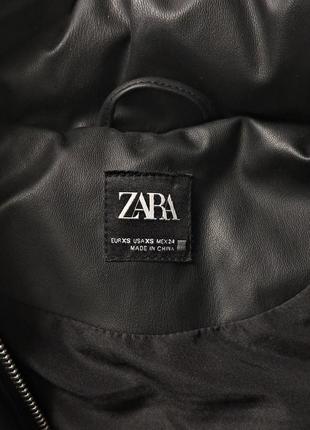 Удлиненный жилет zara хs-m из искусственной кожи утеплен черный женская жилетка4 фото