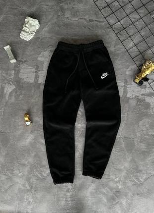 Чорні спортивні штани nike
