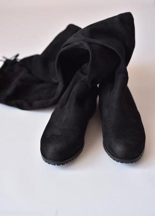Чорні замшеві ботфорди-панчохи чорні замшеві ботфорти стрейчеві на низькому каблуці