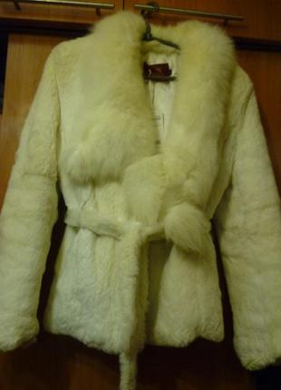 Новая шубка из натурального меха кролика,с песцовым воротником р-р 48-50.