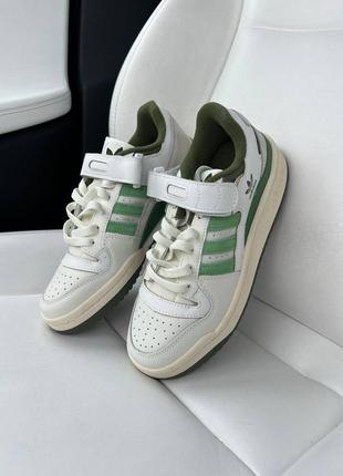 Женские кроссовки adidas forum low beige green бежевого с зелеными цветами6 фото