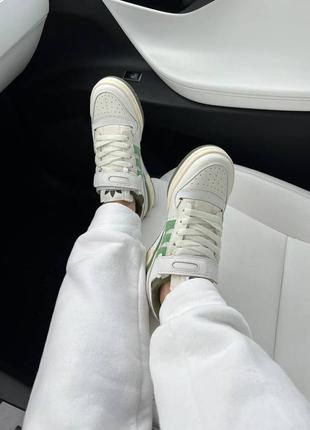 Женские кроссовки adidas forum low beige green бежевого с зелеными цветами8 фото