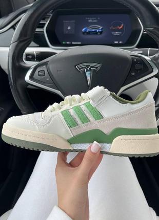 Женские кроссовки adidas forum low beige green бежевого с зелеными цветами2 фото