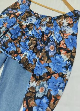 Укороченная блуза в цветы.2 фото