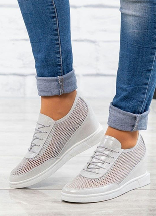 Ошатні жіночі шкіряні кросівки - снікерси з сіткою