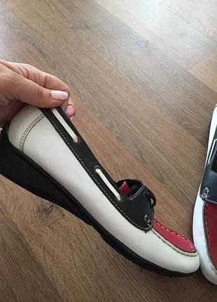 Шкіряні туфлі мокасини clarks