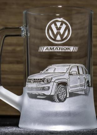 Пивний келих із гравіюванням позашляховика volkswagen amarok — подарунок для автолюбителя