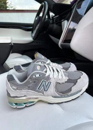 Жіночі кросівки new balance 2002r protection pack grey сірого кольору