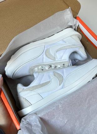 Женские кроссовки nike waffle sacai white белого цвета