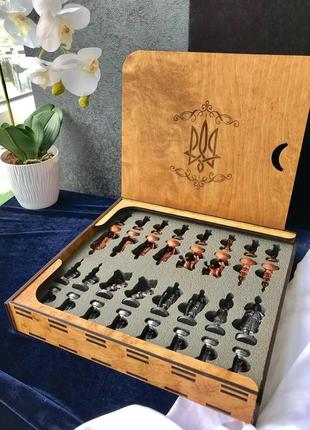 Комплект шахових фігур з металу, "гетьманське військо" (у коробці для зберігання), арт.8096265 фото