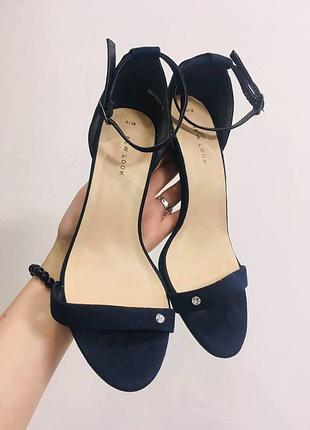 Новые синие босоножки в стразах new look 38