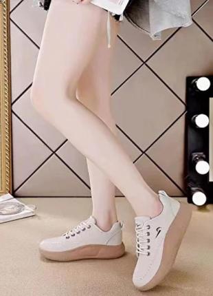 Кроссовки женские обувь сникерсы с резиновой подошвой высотой 3 см 39 молочный