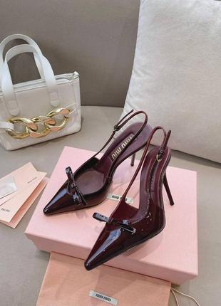 Босоножки в стиле miu miu бордовые на каблуке красные черные бежевые