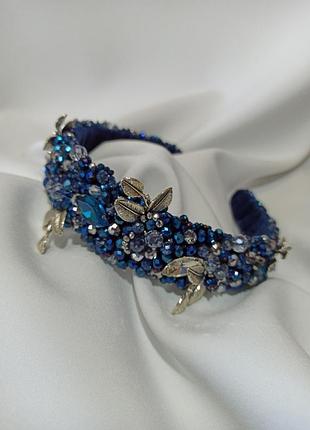 Розкішний обруч розшитий кришталем синього кольору pantone"