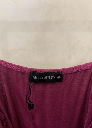 Облягаюча сукня з прямим вирізом плаття prettylittlething бордового кольору на брителях7 фото