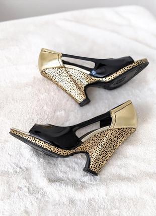 Элегантные летние туфли-босоножки basconi лак+золото5 фото
