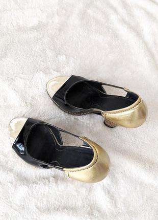 Элегантные летние туфли-босоножки basconi лак+золото3 фото