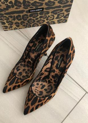 Туфлі з леопардовим принтом на підборах dolce&gabbana.2 фото