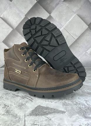 Зимние мужские кожаные ботинки коричневого цвета1 фото