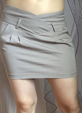 Серая короткая юбка1 фото