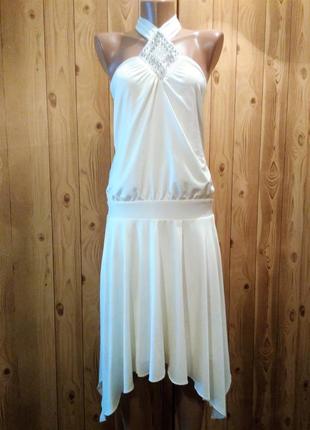 Летнее нарядное платье с завязками на шее и открытыми плечами цвета айвори от бренда evita3 фото
