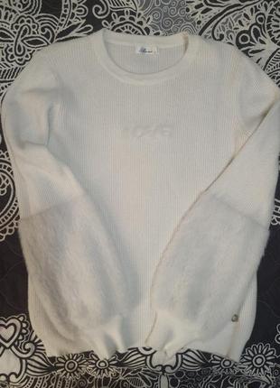 Мягенький свитер