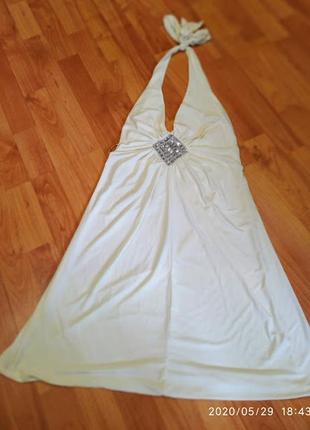 Летнее нарядное платье с завязками на шее и открытыми плечами цвета айвори от бренда evita7 фото