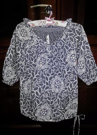 Стильна блуза з малюнком і паєтками. бавовна