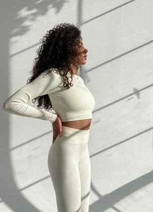 Женский бесшовный комплект рубчик лосины пуш-ап +рашгард с длинным рукавом белый для фитнеса, йоги5 фото