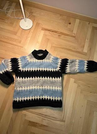 Свитер ручной работы