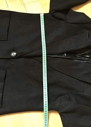 Элегантное черное пальто с накладными карманами6 фото