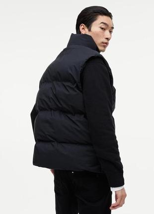 Жилетка h&m water-repellent puffer vest black 1159718001 m5 фото