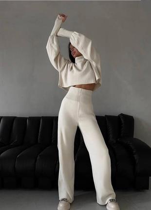 Костюм двойка 🔥
светр + брюки