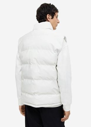 Жилетка h&m water-repellent puffer vest white 1182526001 s7 фото
