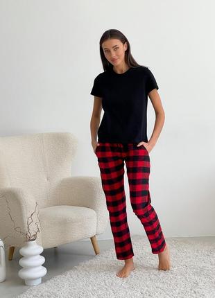 Жіночий піжамний комплект cosy у клітинку червоний/чорний(штани + чорна футболка)1 фото