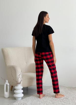 Жіночий піжамний комплект cosy у клітинку червоний/чорний(штани + чорна футболка)3 фото