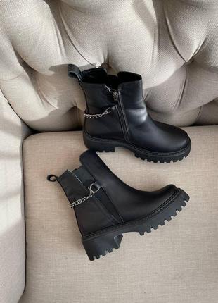 Черные зимние ботинки челси на замочке из натуральной матовой кожи10 фото